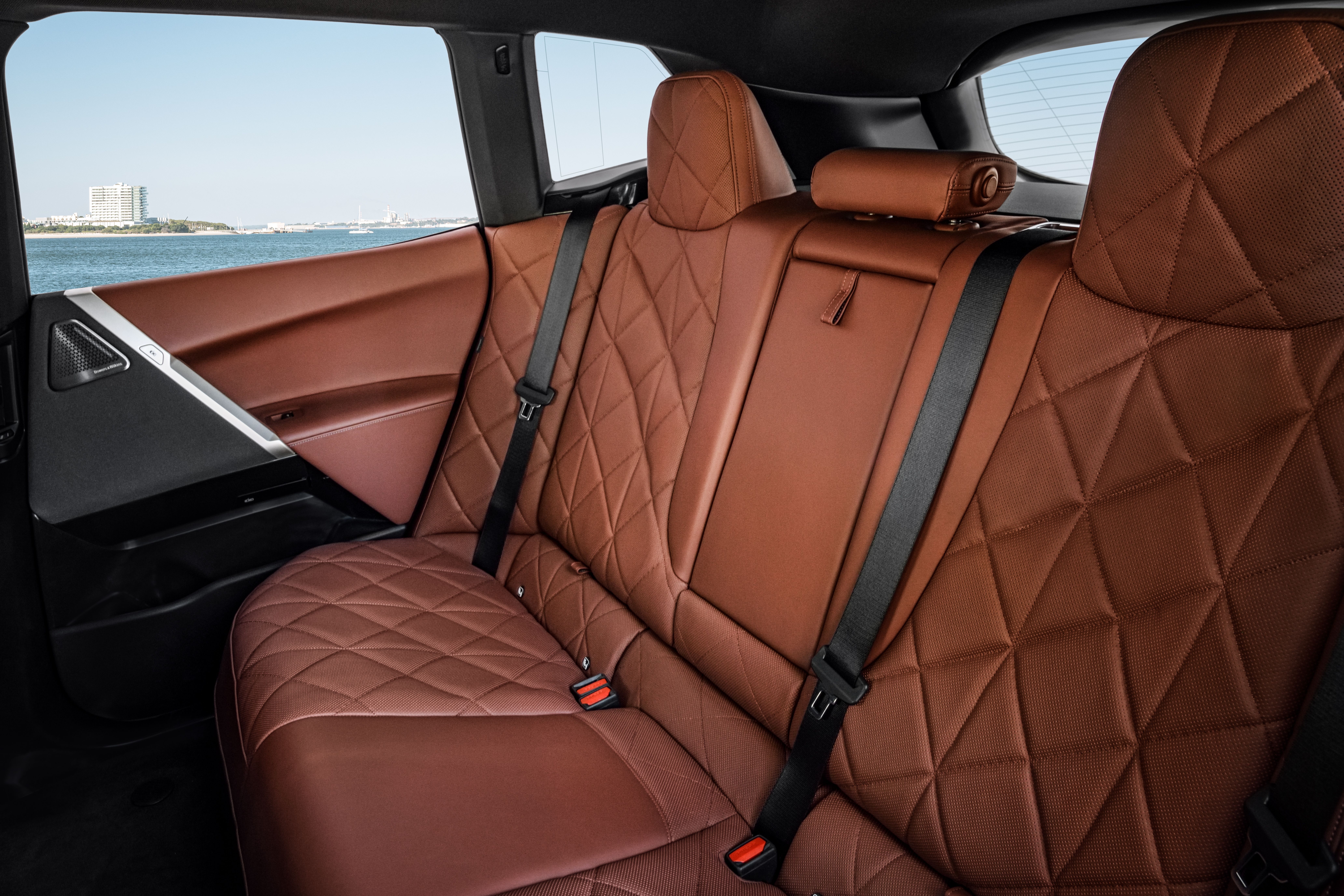 BMW iX, SUV eléctrico, 500 CV y 600 km de autonomía
