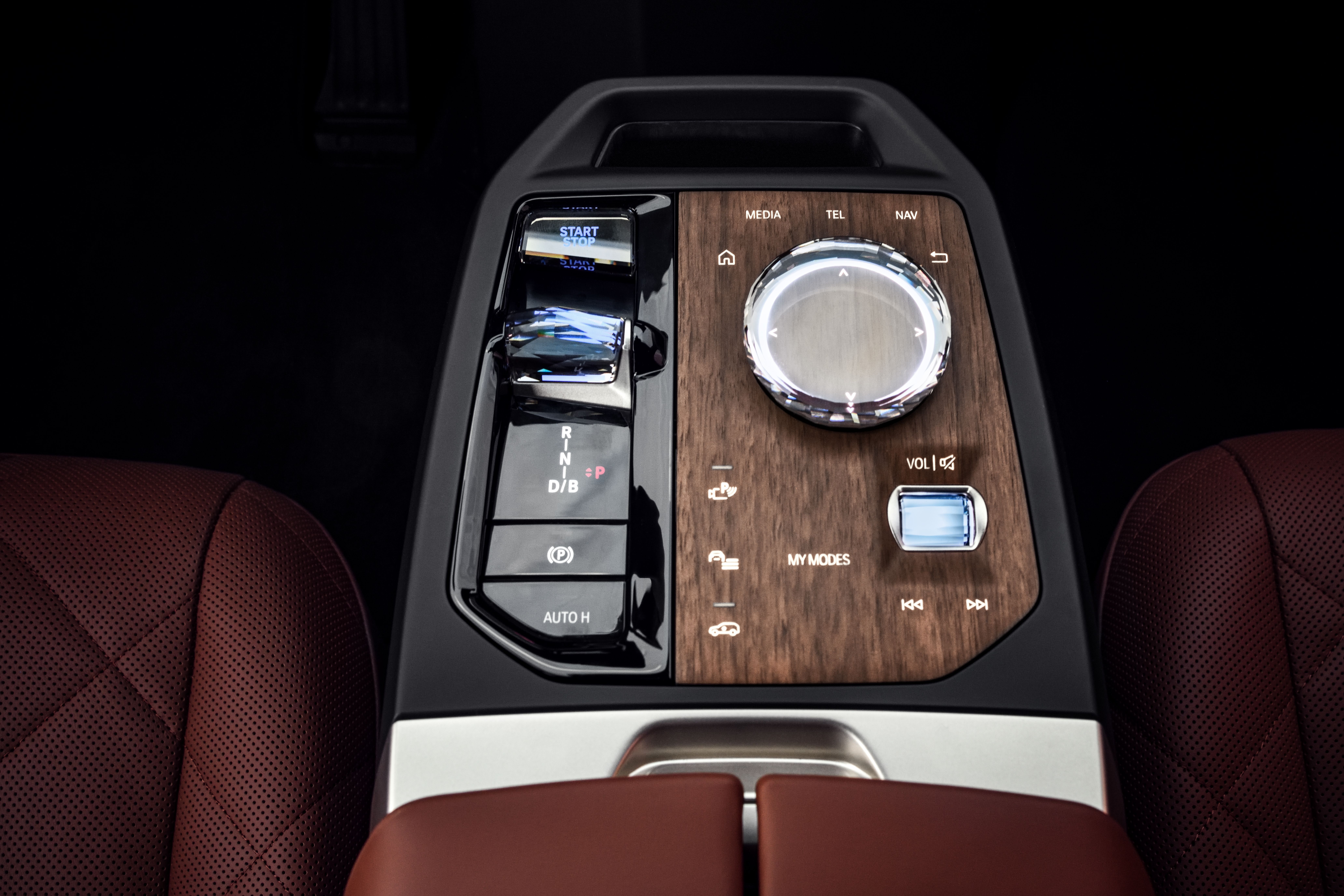 BMW iX, SUV eléctrico, 500 CV y 600 km de autonomía