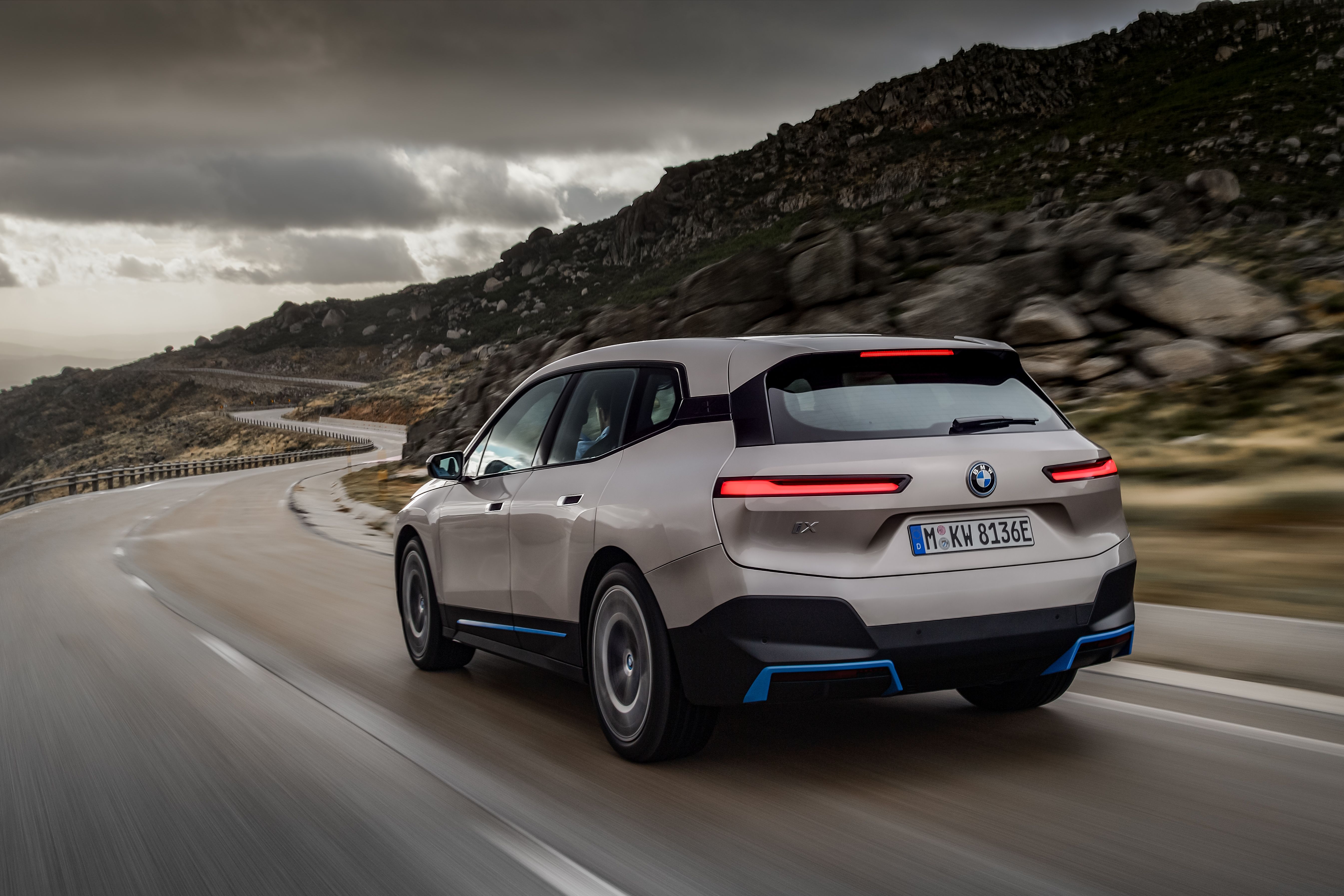 BMW iX, SUV eléctrico, 500 CV y 600 km de autonomía