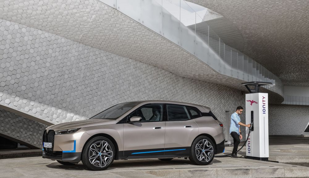 BMW iX, SUV eléctrico, 500 CV y 600 km de autonomía