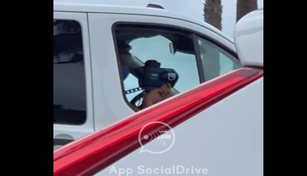 Imagen captada por SocialDrive en Las Palmas: una furgoneta camuflada con radar. Imagen captada por SocialDrive en Las Palmas: una furgoneta camuflada con radar.