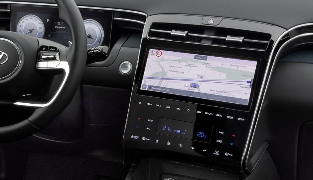 Tecnología digital en el panel de instrumentos tras el volante y en la pantalla central del salpicadero