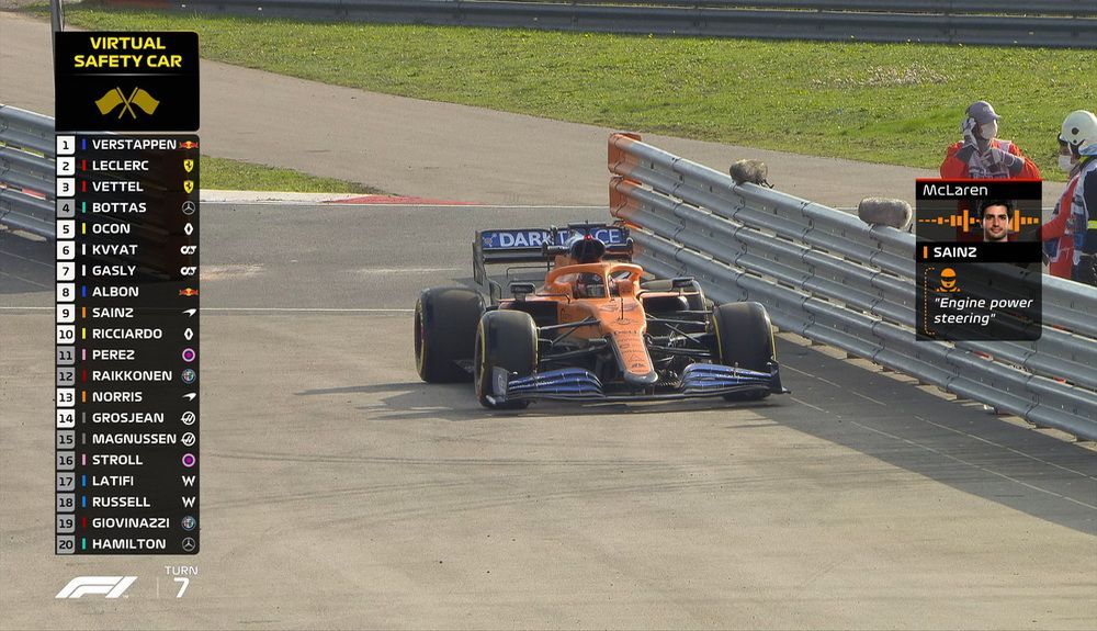 Carlos Sainz se quedó parado a un lado de la pista Carlos Sainz se quedó parado a un lado de la pista
