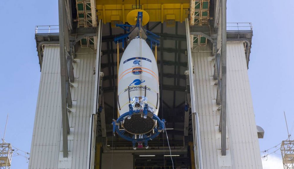 SEOSAT Ingenio being hoisted SEOSAT Ingenio being hoisted