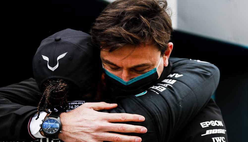 Hamilton se abrazó emocionado a Totto Wolf resize Hamilton se abrazó emocionado a Totto Wolf resize