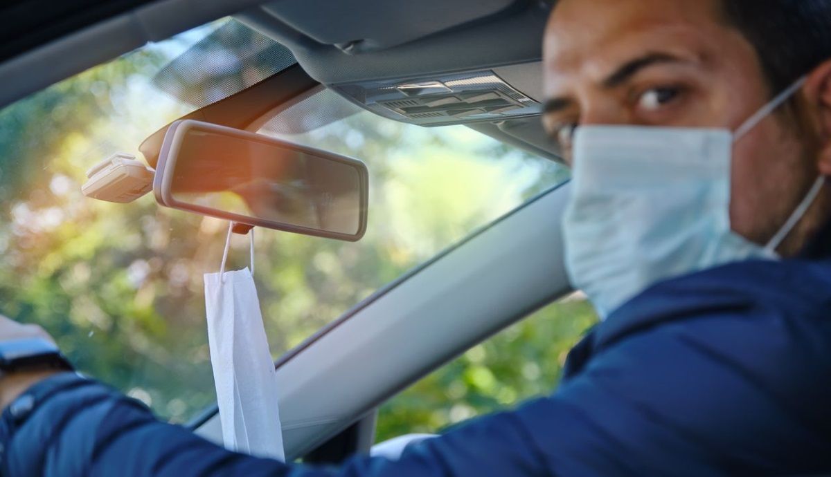 Las nuevas mascarillas que prohibirá el Gobierno: cuidado no las uses en el coche.