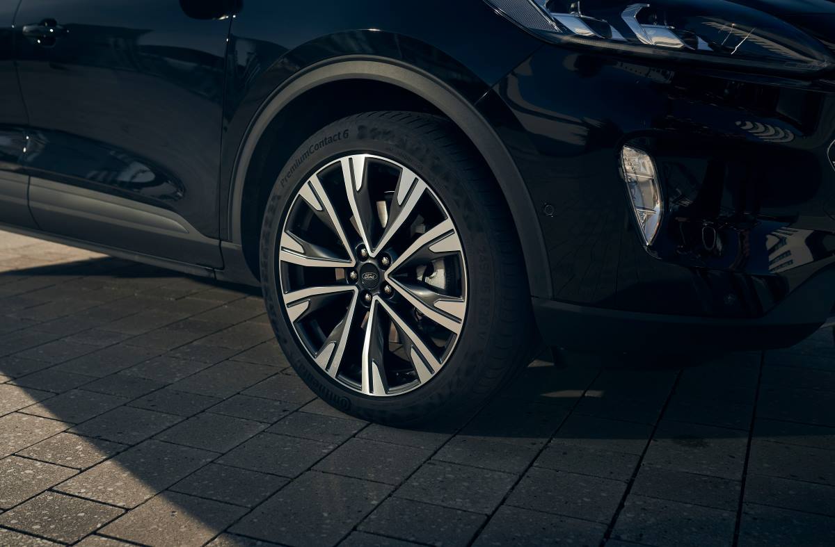 Neumáticos especiales que mejoran la eficiencia en el nuevo Kuga FHEV