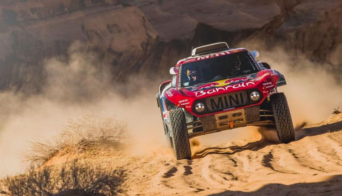 Carlos Sainz y Lucas Cruz encabezan la lista de inscritos para el Dakar 2021 en la categoría de coches.
