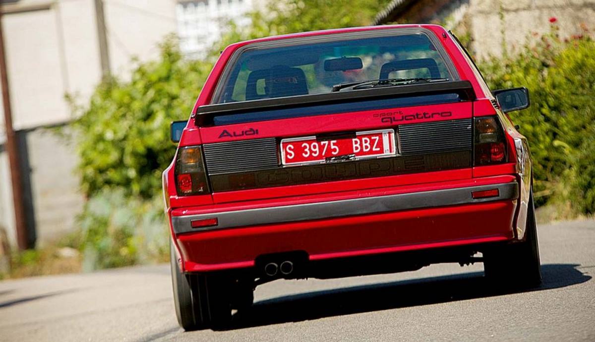 El Audi quattro era un Grupo B especial porque procedía de un coche de serie y, en la temporada 85 ya se enfrentaba prototipos de motor central y tracción total.