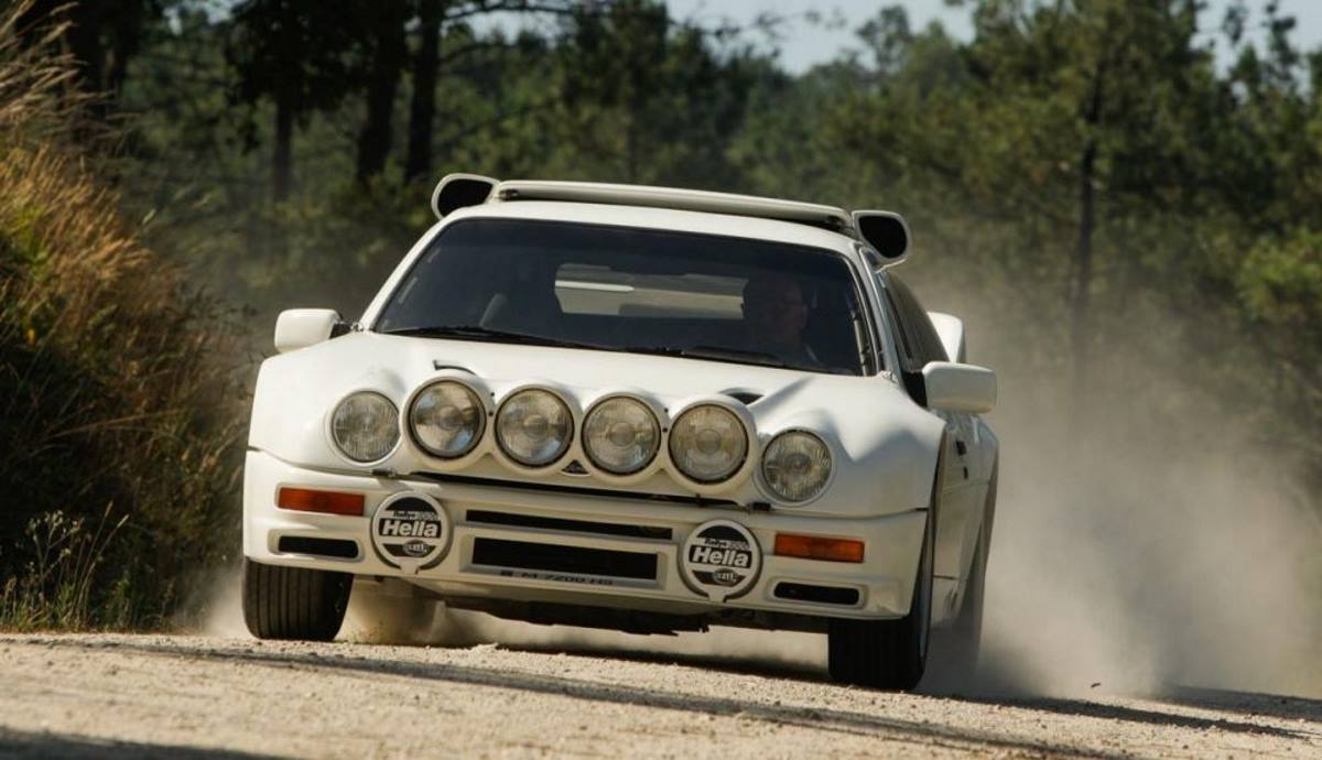 Hasta seis faros circulares en el frontal del Ford RS200 de calle