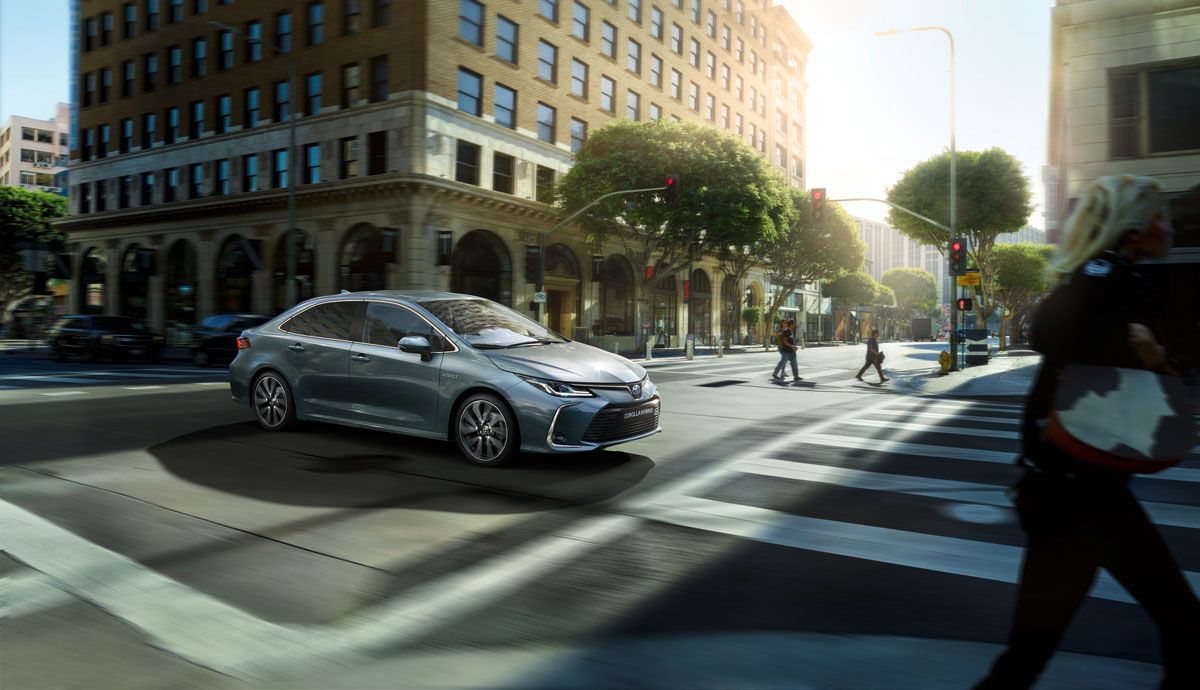 El Toyota Corolla Sedán ya está disponible en España con más equipamiento.