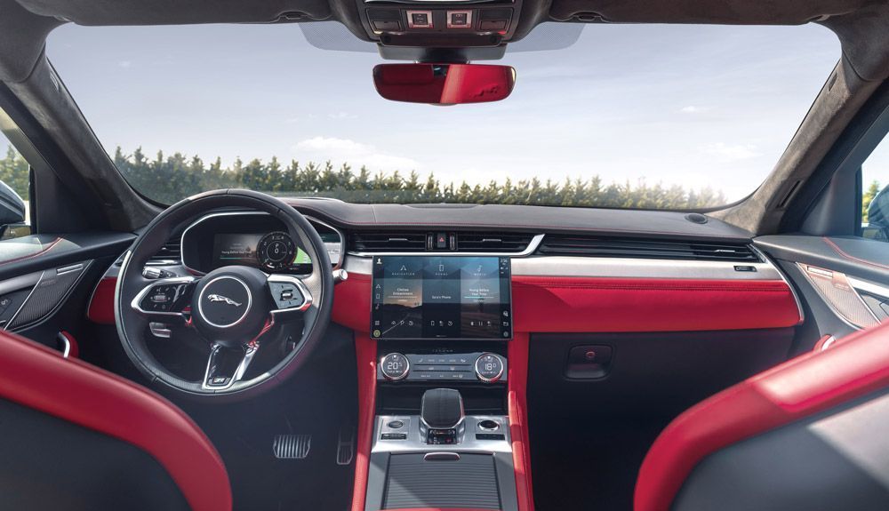 Interior del Jaguar F-PACE.