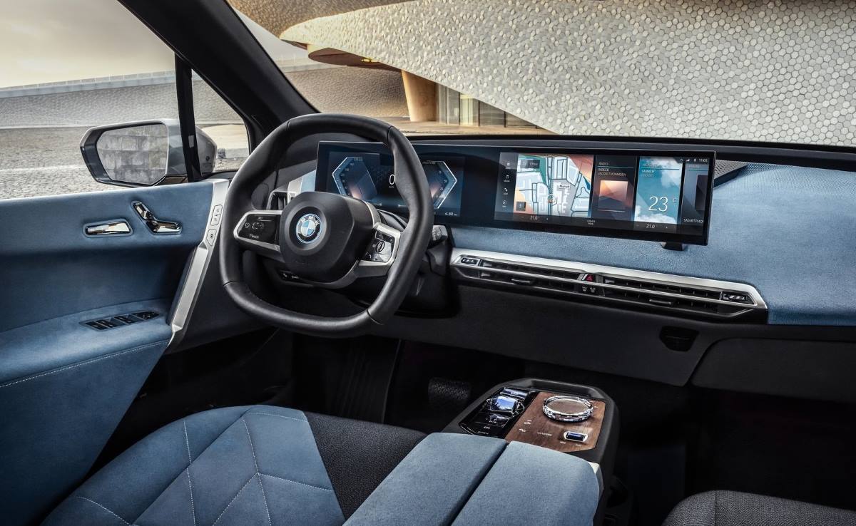 El interior del BMW X5 2022 con detalles parecidos a los de la imagen
