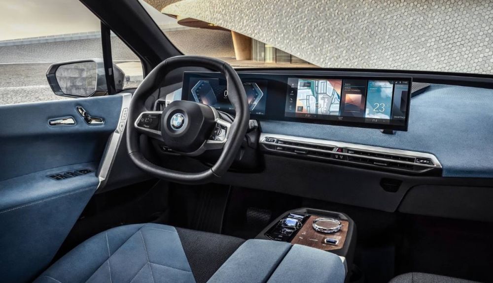 El interior del BMW X5 2022 con detalles parecidos a los de la imagen