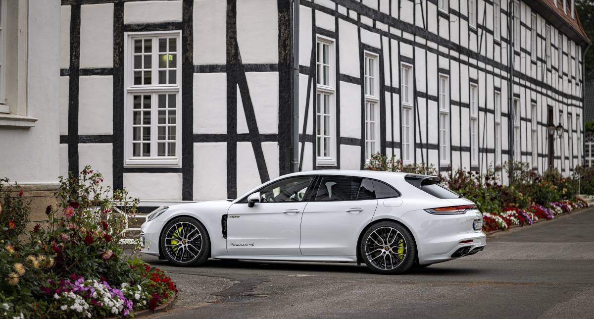 PORSCHE PANAMERA 4S E HYBRID 3