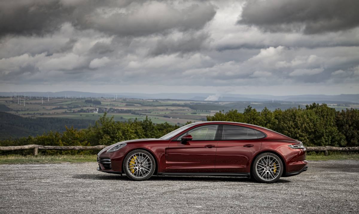 PORSCHE PANAMERA TURBO S (2)