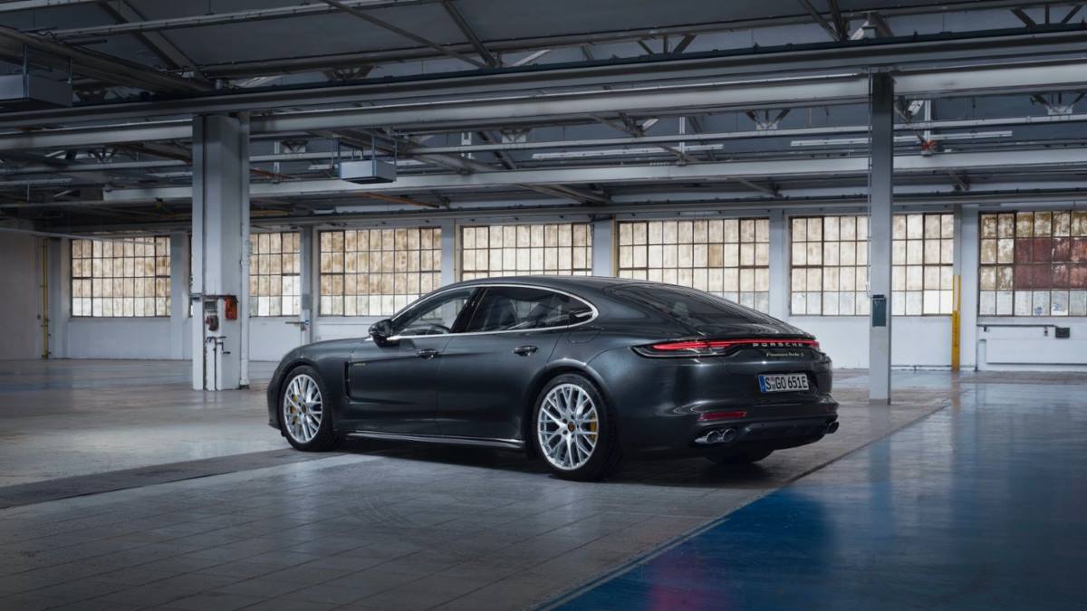 PORSCHE PANAMERA TURBO S E HYBRID (1)
