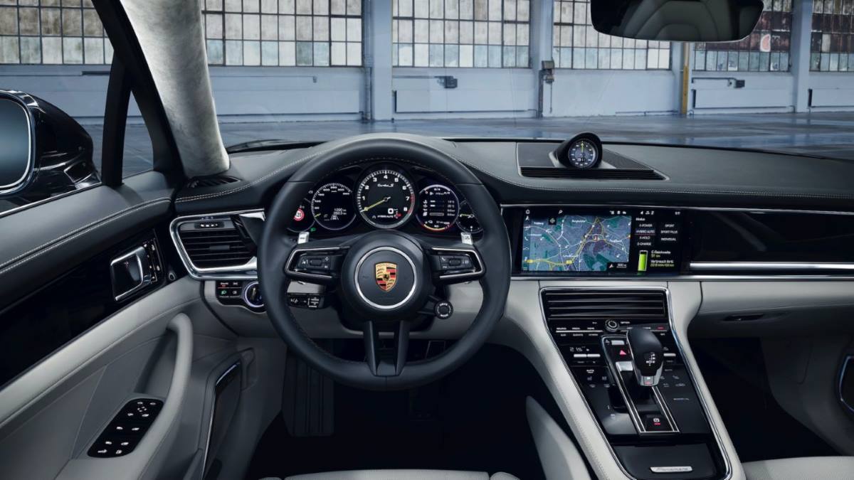 PORSCHE PANAMERA TURBO S E HYBRID (2)