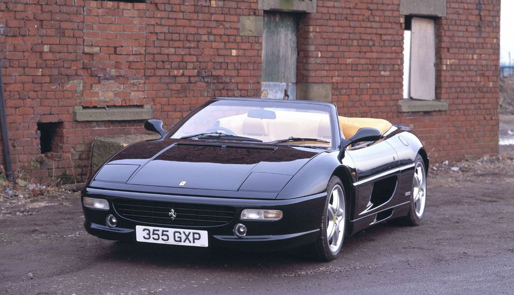 Durante los 90, Maradona disfrutó de un Ferrari F355 Spyder que más tarde fue incautado por el Estado