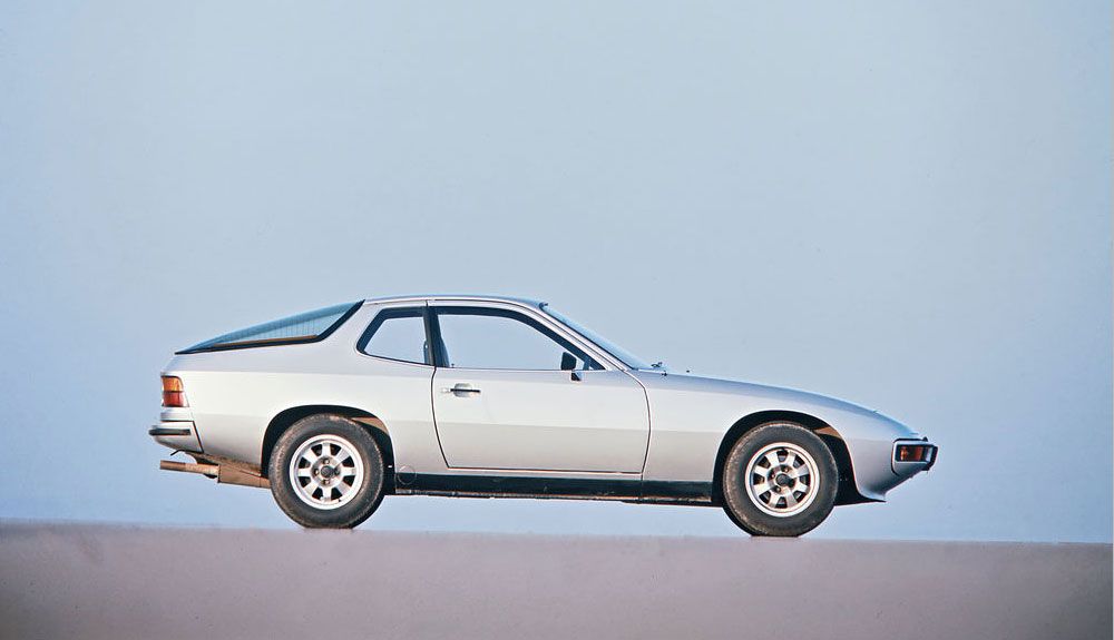 Los primeros sueldos más voluminosos de Maradona fue a parar a un Porsche 924