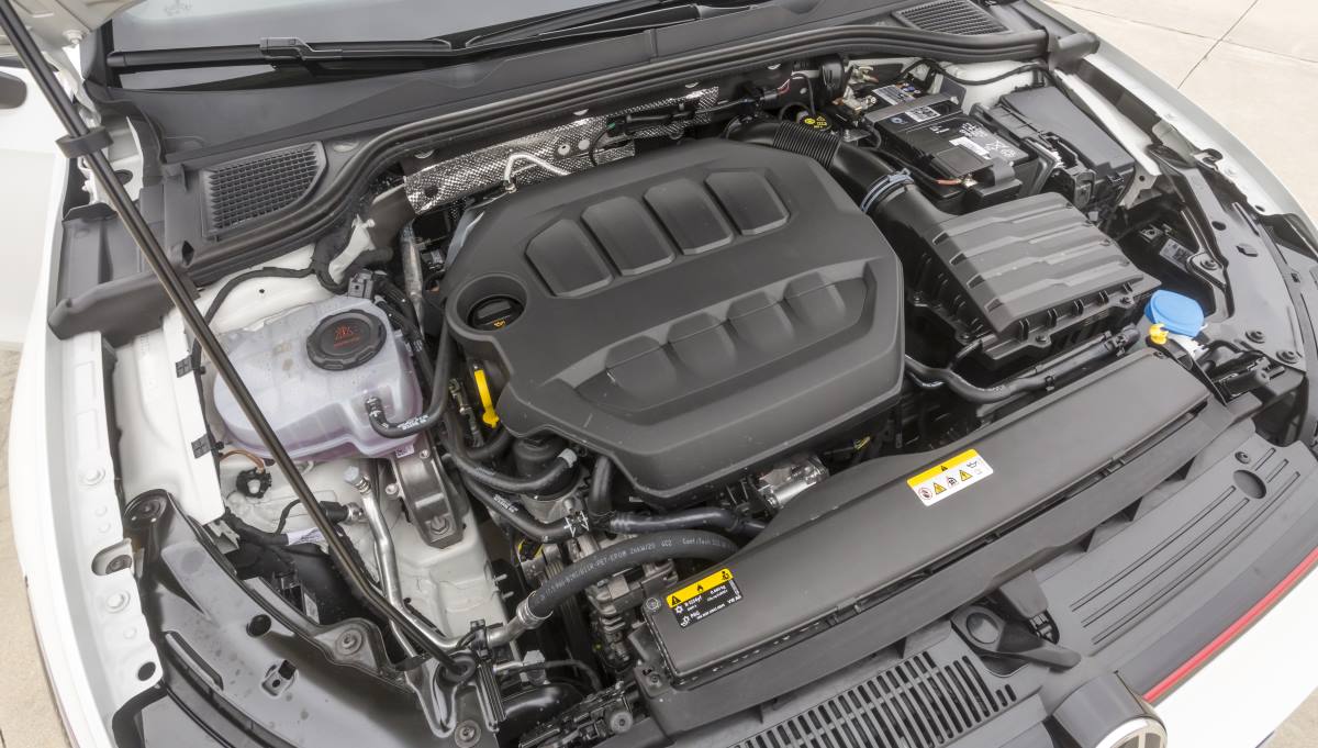 El motor 2.0 TSI de cuatro cilindros del VW Golf GTI 8