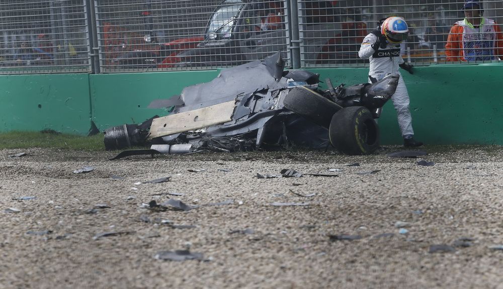 Alonso pudo salir del coche en su accidente de Australia 2016 Alonso pudo salir del coche en su accidente de Australia 2016