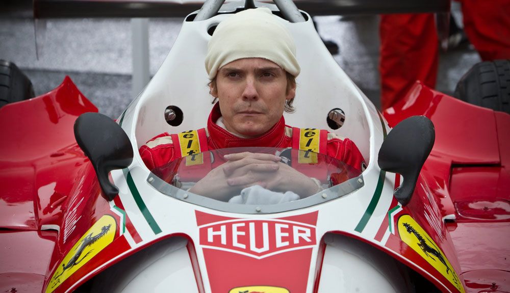 Rush (2013) Daniel Bruhl daba vida a Niki Lauda en su pelea con Jame Hunt por el título mundial de 1976