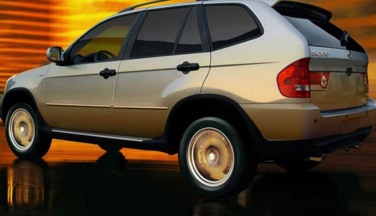 Shuanghuan SCEO, los SUV de BMW, como el X5, claramente representados.