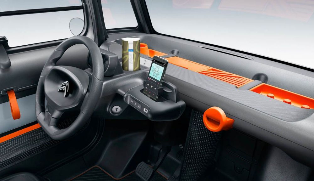 Interior del Citroën AMI.