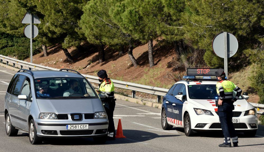 Control policial de movilidad por restricciones. Foto: Cordon Press.