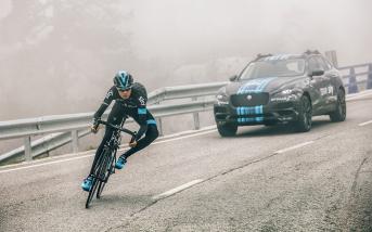 jaguarf-paceteamskytourfrancia02.jpg