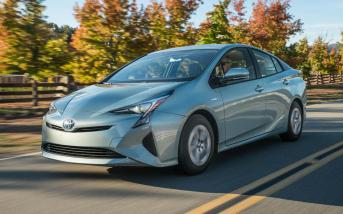 toyotaprius201621.jpg