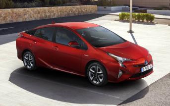 toyotaprius201636.jpg