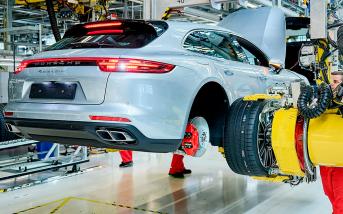 porschepanamerasportturismoproduction01.jpg