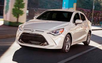 toyotayarisr201901.jpg