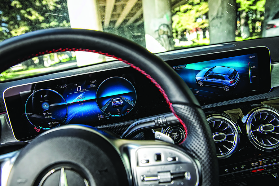 MERCEDES-CLASE-A-INTERIOR-TABLERO-2