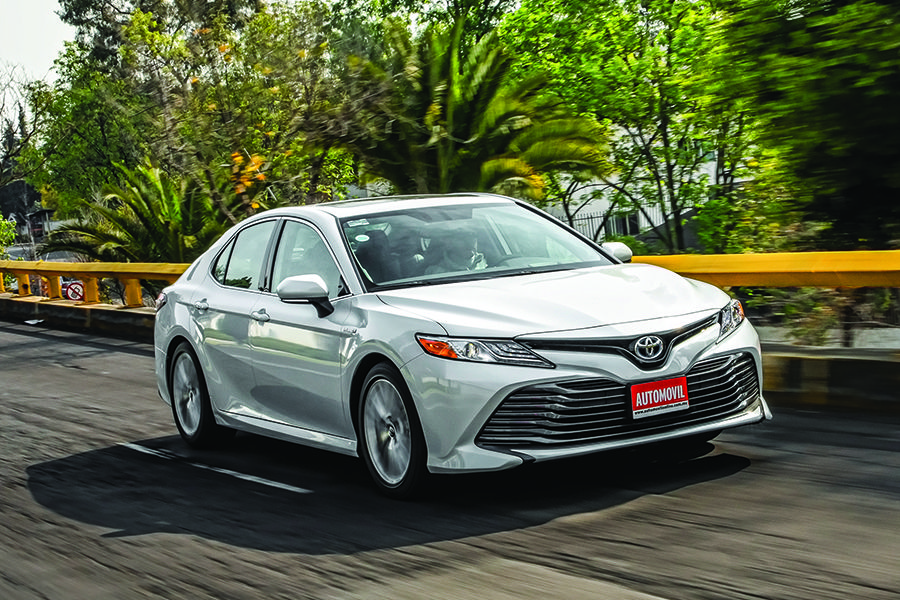 TOYOTA-CAMRY-HYBRID-APERTURA-1