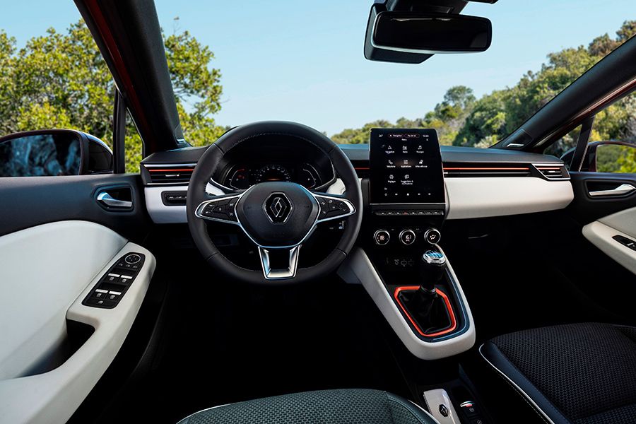 21227121_2019_-_New_Renault_CLIO_test_drive_in_Portugal