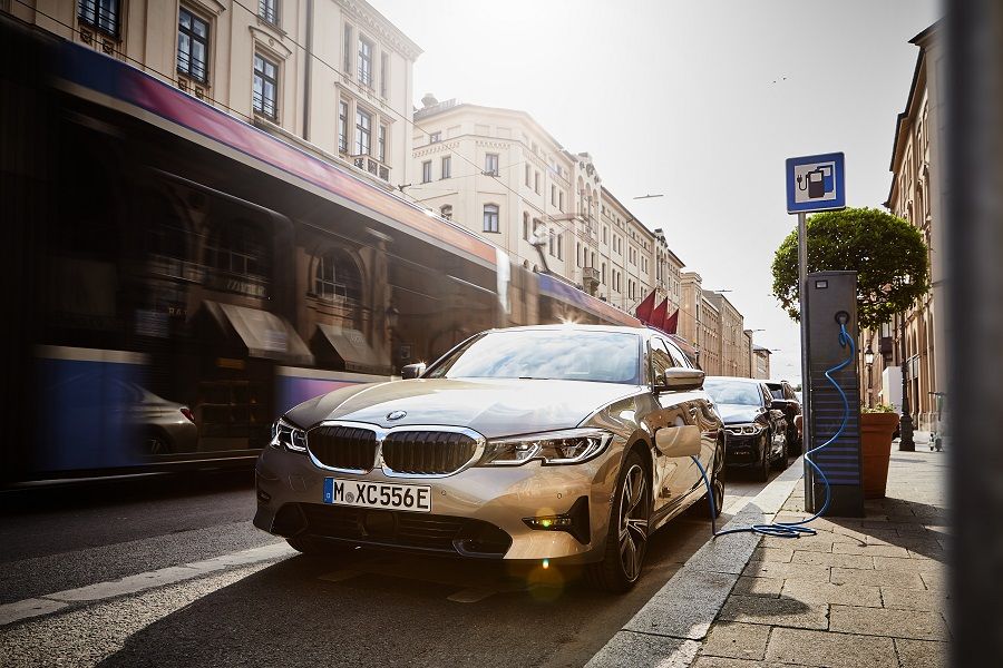 BMW 330e Sedán llega mucho más lejos 2