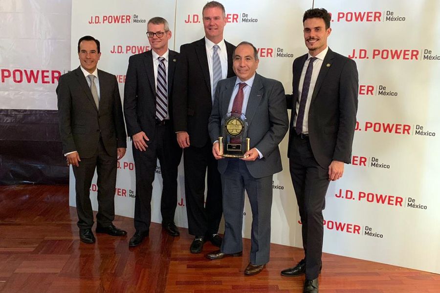 Gerardo Gómez, Timothy Braley y Cristopher Sutton, J.D. Power_ José Luis Fajardo, Dir. Customer Experience GMC_ y Brais Álvarez, J.D. Power