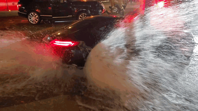 Mercedes-AMG GT termina sobre hidrante