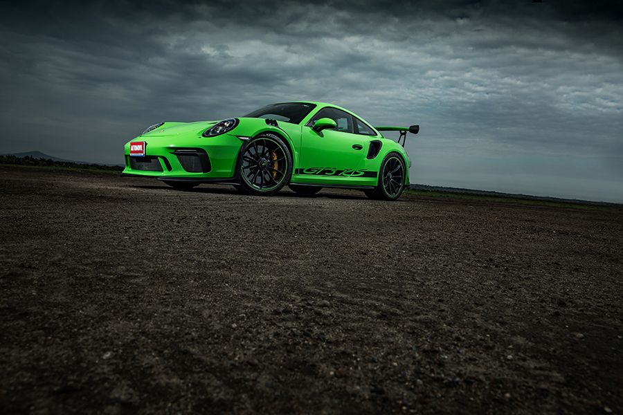 PORSCHE-911-GT3-RS--BEAUTY-SHOT--3