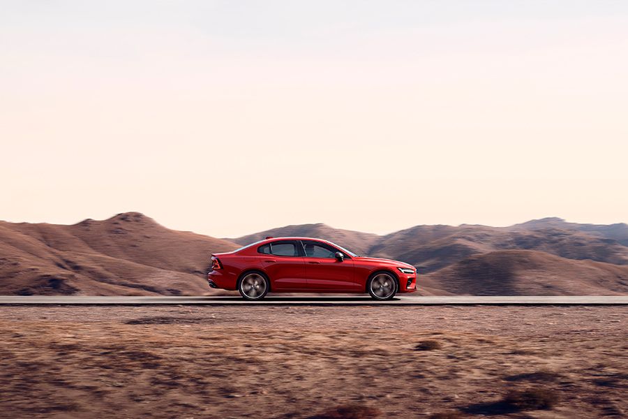 230837_New_Volvo_S60_R-Design_exterior