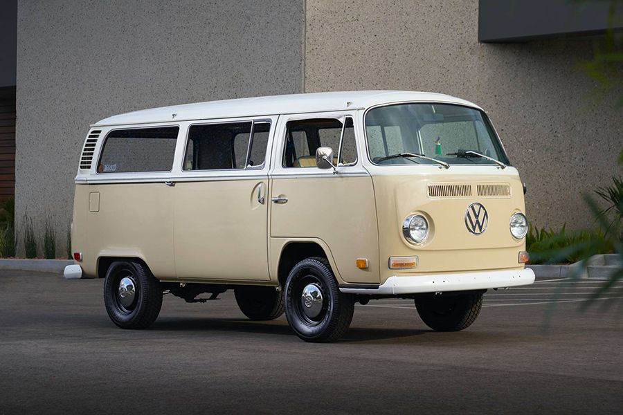 1972-Volkswagen-Type-2-Bus-with-e-Golf-electric-powertrain-24
