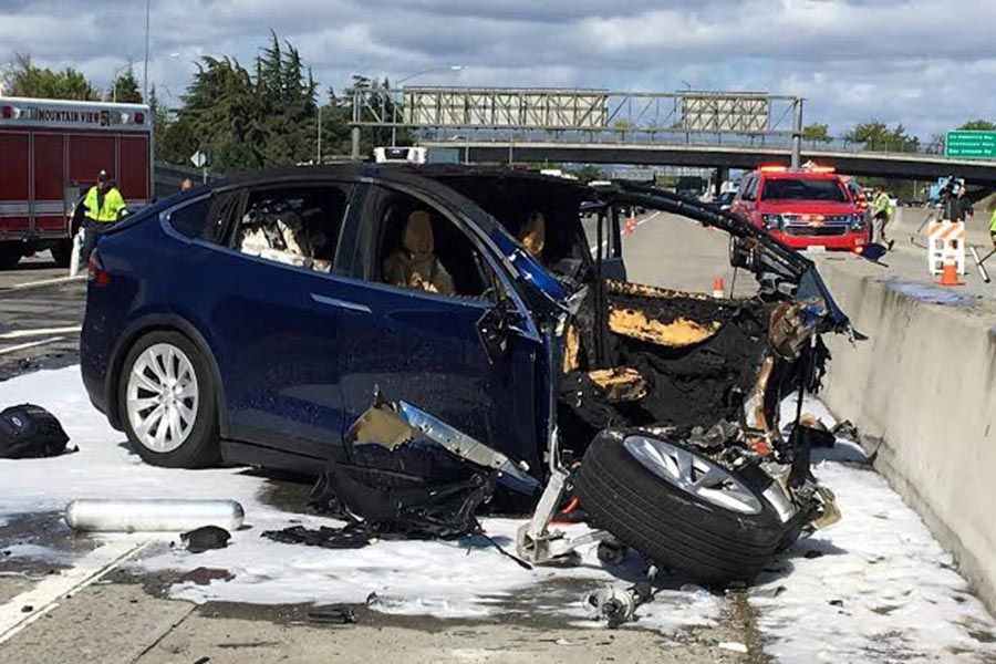 NHTSA Tesla aceleraciones involuntarias