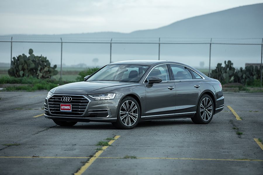 Audi A8 (1)