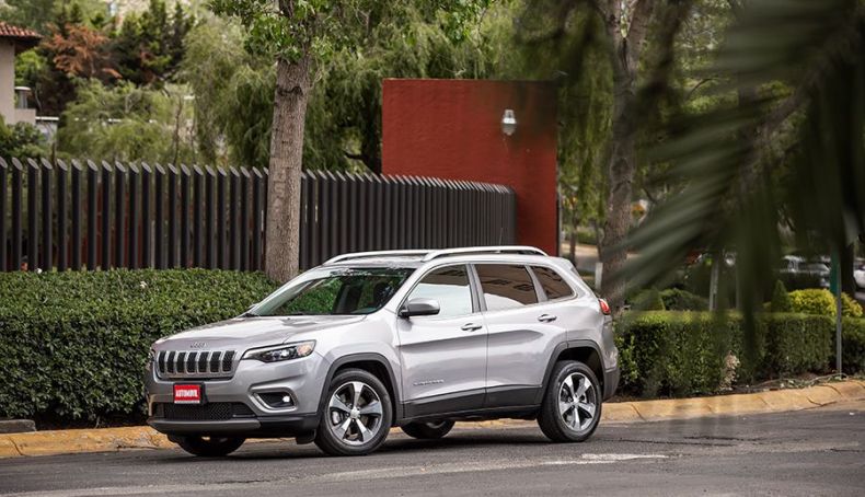 Jeep-Cherokee-Limited-3_4-del-est Jeep-Cherokee-Limited-3_4-del-est