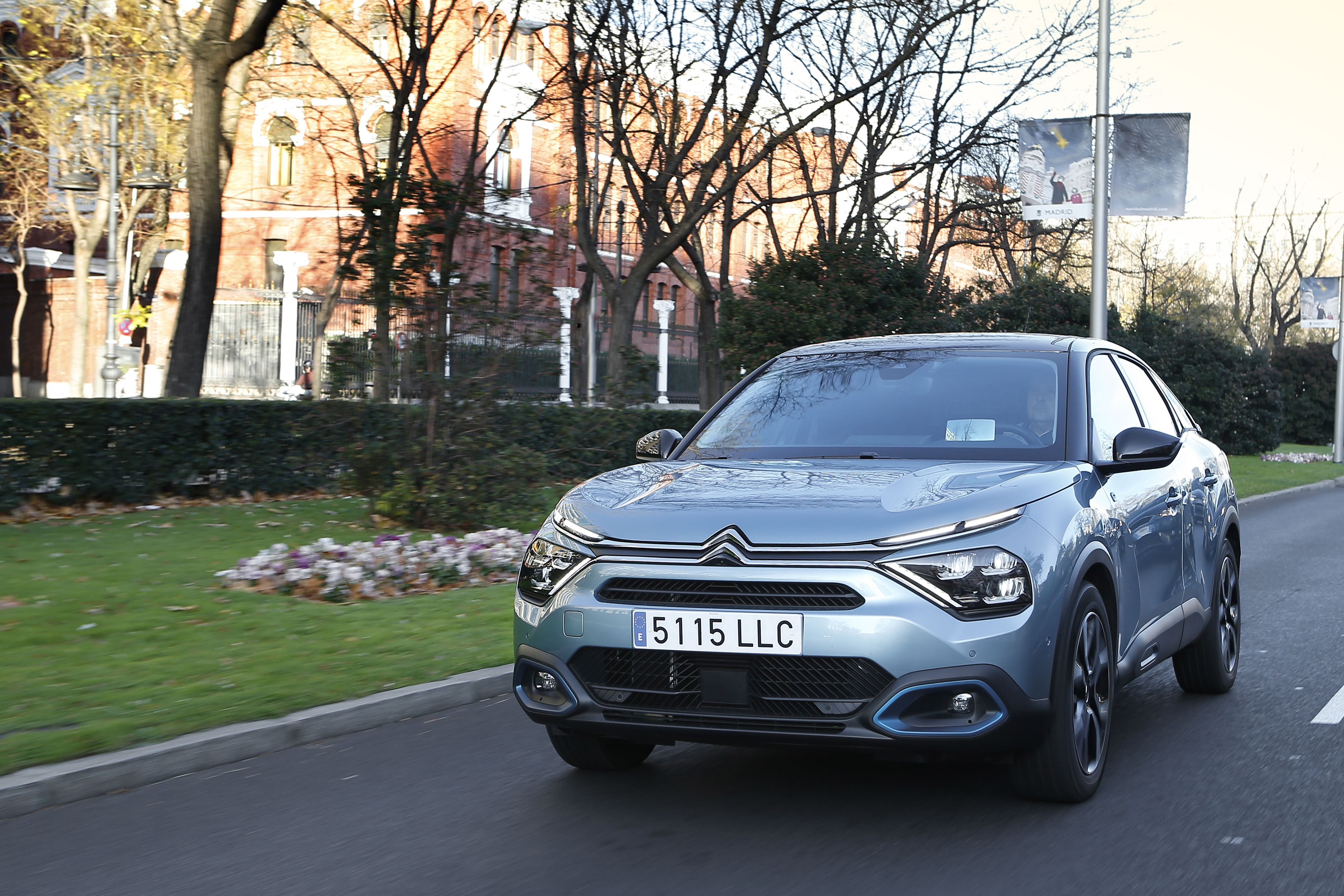 Baterías de 50 kWh, 100 kW de potencia y tres niveles de acabado para el nuevo ë-C4 de Citroën.