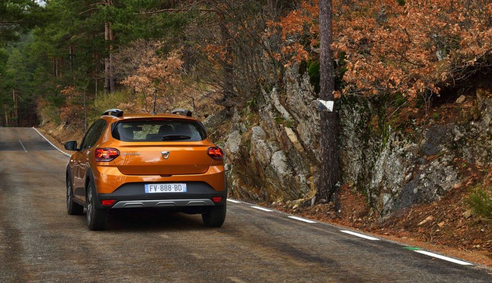 El Dacia Sandero Stepway cuenta con detalles propios de su carrocería El Dacia Sandero Stepway cuenta con detalles propios de su carrocería