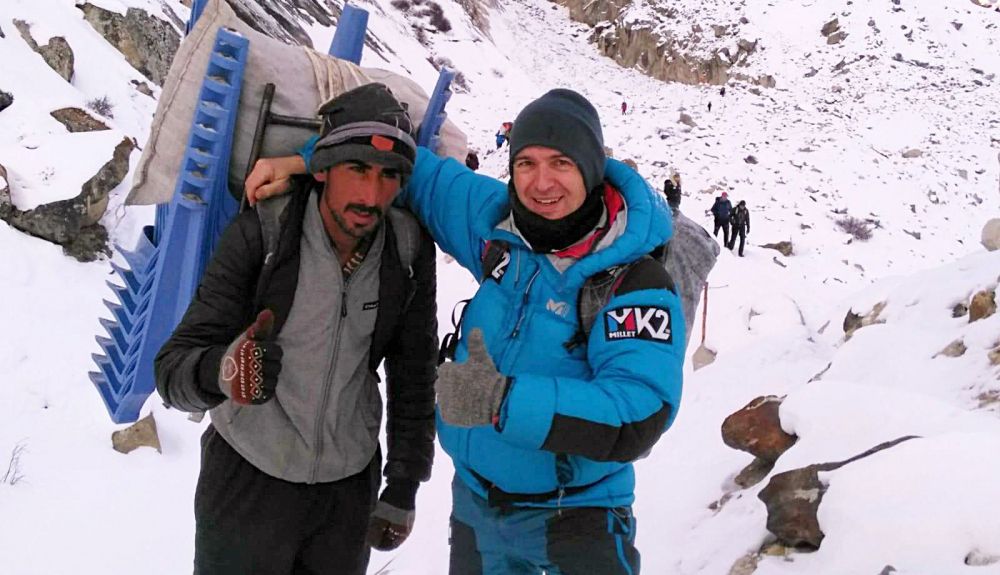 Sergi Mingote con el porteador Ali Hussein en el Baltoro. Sergi Mingote con el porteador Ali Hussein en el Baltoro.